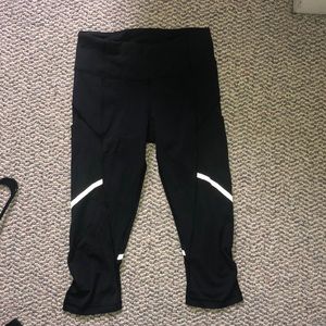 Lululemon size 2 black crop leggings!